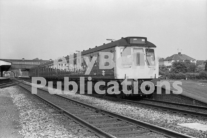 LPPC DSL BW 1276 
 One of the stalwart Southall-based WR Class 117 Pressed Steel 3-car DMUs (Set L413) after pausing at Twyfords down relief platform on an all-stations stopper from London Paddington to Reading, pulls noisily away heading for the termination point of its journey. Soon, the characteristic twin plumes of exhaust will appear above the roofs of the vehicles, before the seemingly interminable wait whilst the next gear engages. These units bore the full responsibility of the WRs London suburban services for more than 30 years and also covered all workings on the various London Division branches, such as that to Henley-on-Thames, the connection to which can be seen diverging to the left. 
 Keywords: BR, DMU, Class 117, Twyford, L413, Passenger, Western