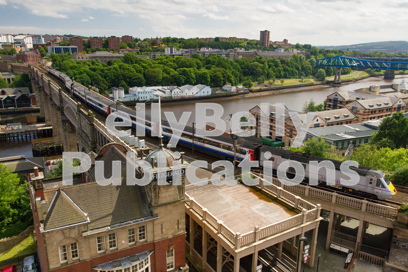 LPIS D DSL CO 0047 
 East Coast Trains HST 43319 leads the on-loan East Midlands Coaching set into Newcastle across the High Level Bridge, with an ECS move that would form 1S16 to Inverness as a replacement for a problematic train on 20th June 2014. 
 Keywords: 1S16, 43319, Class 43, Colour, Digital, East Coast Trains, Eastern, Failed, HST, High Level Bridge, Newcastle, Passenger, Rights Managed, Stock, Tyne and Wear