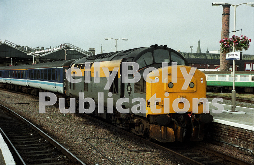 LPAP-DSL-CO-0154 
 37170 preapres to leave Inverness 22nd August 1994, with 1B26, the 1015 to Edinburgh. This locomotive is still working as 97302 for Network Rail on Test trains. 
 Keywords: BR, Eastern, LNER, Scotland, Inverness, Diesel, BR, Passenger, Colour, Class37, 37170, D6870, TI, 1994