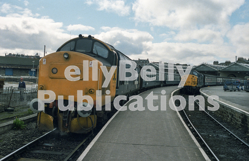 LPAP-DSL-CO-0133 
 37262 and 37021 are seen at Inverness with trains to the Far North lines, 29th May 1985. 
 Keywords: BR, Eastern, LNER, Scotland, Inverness, Diesel, BR, Passenger, Colour, Class37, 37262, D6962, 37021, D6721, MR, SF, 1985