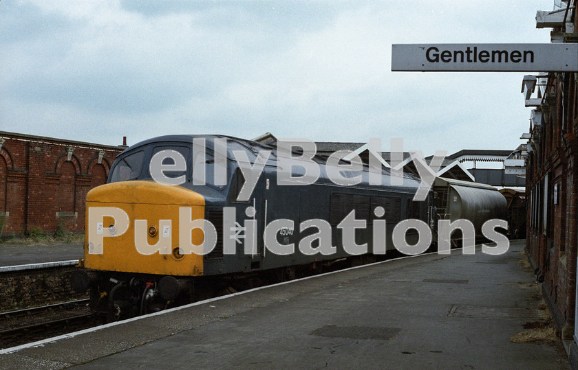 LPAP-DSL-CO-0070 
 Taking the now lifted lines to Whitemoor yard, 45040 strums through March, 14th July 1984. 
 Keywords: BR, Eastern, LNER, Cambridgeshire, March, Diesel, BR, Engineer, Colour, Class45, 45040, D50, HO, 55A, 1984