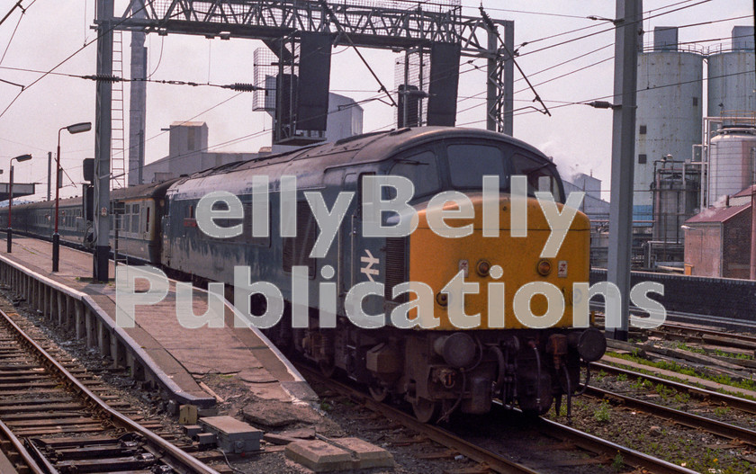 LPAP-DSL-CO-0052 
 With a service from North Wales, 45137 ''The Bedfordshire and Hertfordshire Regiment (T.A.)' departs Warrington Bank Quay, 31st May 1984. 
 Keywords: BR, Eastern, LNER, Cheshire, Warrington, Diesel, BR, Engineer, Colour, Class45, 45137, D56, TO, 1984