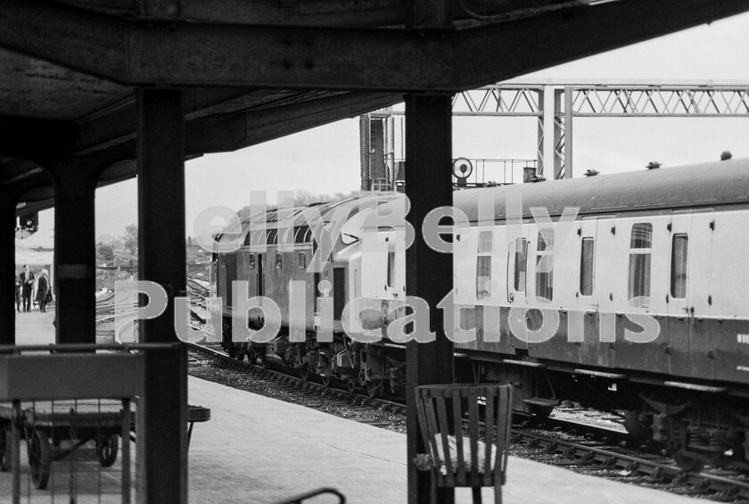 LPPC DSL BW 0449 
 English Electric Type 4 Class 40  number 257  stands on one of the through roads at the south end of Carlisle Citadel station on a Saturday in 1970 with a train of parcels vehicles. In the distance on the left, the line towards the Settle and Carlisle route forks left and downgrade. Notice the old-style hand-trolley and brazier on the platform in the foreground. 
 Keywords: Digital, Rights Managed, Stock