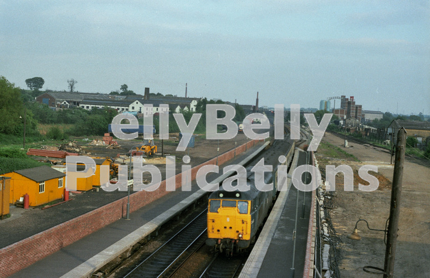 LPAP-DSL-CO-0059 
 Slowing for the Stowmarket stop, 13th June 1984, is 31423 with a service from Harwich PQ. 
 Keywords: BR, Eastern, LNER, Suffolk, Stowmarket, Diesel, BR, Passenger, Colour, Class31, 31423, 31197, D5621, FP, 34G, 1984