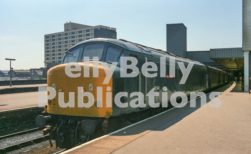 LPAP-DSL-CO-0139 
 A transpinine service seen at Leeds with 45144 'Royal Signals' at the helm, 31st May 1985. 
 Keywords: BR, Eastern, LNER, Yorkshire, Leeds, Diesel, BR, Engineer, Colour, Class45, 45144, D55, TO, 1985