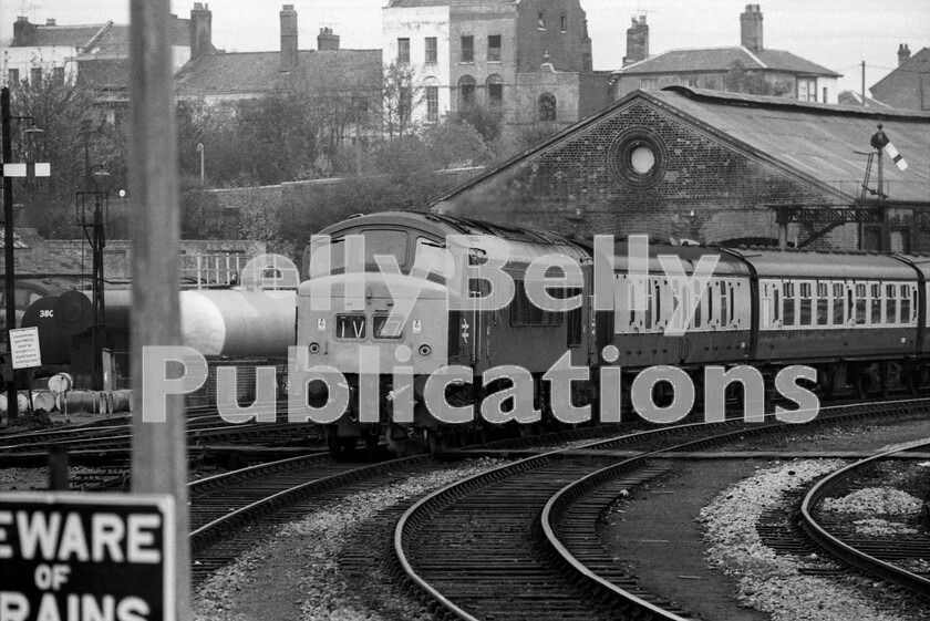 LPPC DSL BW 0788 
 A smart Peak Class 45 number 44 (later 45035), with even smarter Mark 1 stock rounds the curve from Droitwich into Worcester Shrub Hill station with the 1V67 Leeds to Paignton service, a North and West route train  Cross Country today. Most of the expresses on this route by-passed Worcester. Behind the train is Worcester locomotive depot 85A, whilst on the right is the site of Worcester loco and carriage works. 
 Keywords: BR, Peak, Class 45, 44, D44, 45035, Worcester Shrub Hill, 1V67, 85A