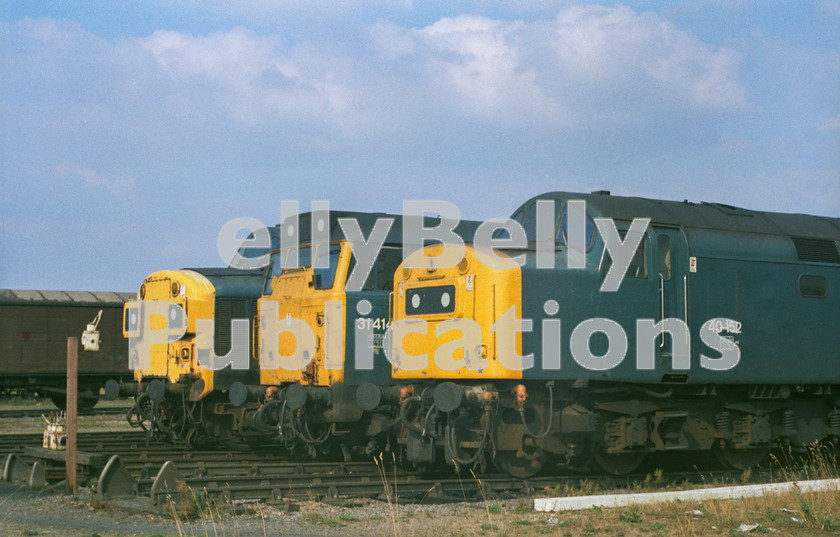 LPAP-DSL-CO-0025 
 Having a weekend rest on March depot, are 37092 with 31414 and 40152, 20th August 1983. 
 Keywords: BR, Eastern, LNER, Cambridgeshire, March, Diesel, BR, Shed, Colour, Class40, 40152, D352, GD, 1983