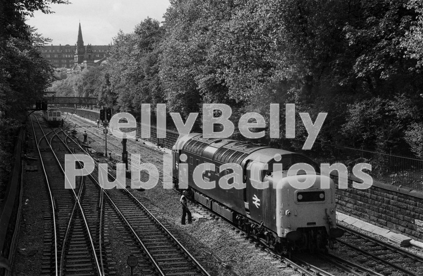 LPIS DSL BW NEGS 0017 
 EE Deltic 55012 'Crepello' drifts through Princess Gardens in Edinburgh on its way to Haymarket shed for servicing after bringing an express from King's Cross on 6th September 1976. It later worked 1E25 16:00 Edinburgh - King's Cross, "The Talisman". 
 Keywords: 9012, 55012, Black and White, BR, Class 55, D9012, Diesel, Eastern Region, Edinburgh, LNER, Passenger