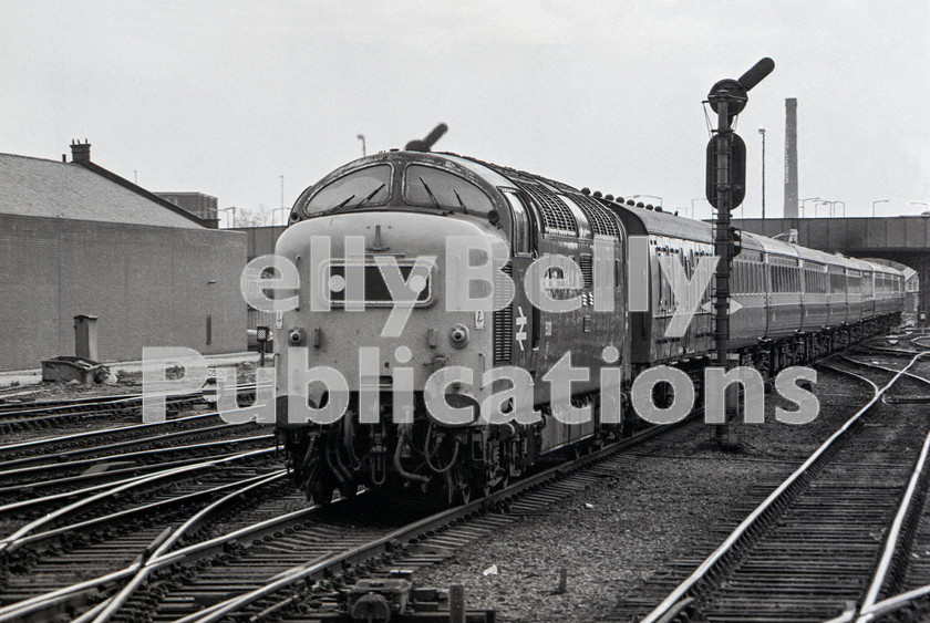 LPIS DSL BW NEGS 0028 
 EE Class 55 Deltic 55020 Nimbus passes through Doncaster station with the Down Flying Scotsman on 7th May 1977. 
 Keywords: Flying Scotsman, Nimbus, 1977, 34G, 55020, BR, Black and White, Deltic, Diesel, Doncaster, EE, Eastern, FP, Finsbury Park, Passenger, Yorkshire