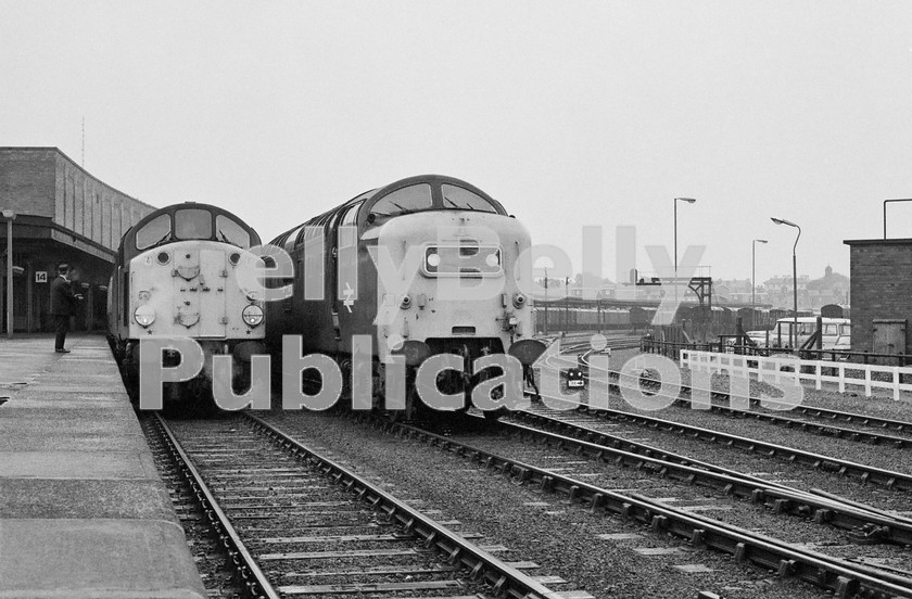 LPIS DSL BW NEGS 0026 
 EE Class 55 Deltic 55017 'The Durham Light Infantry' departs York with the 08.00 King's Cross to Edinburgh service on 27th September 1975. 40117 will follow north with an excursion train. 
 Keywords: EE,Deltic,Class 55,D9017,9017,55017,York,BR,Eastern,B&W,Passenger