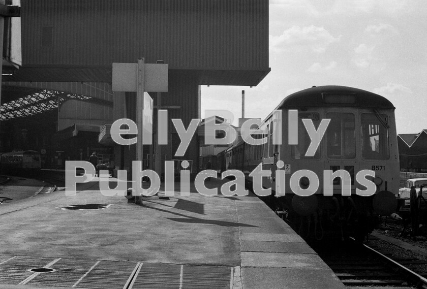 LPPC DSL BW 0357 
 Bristols Temple Meads station was originally a terminus designed by Brunel when the railway was completed from London in the 1840s. The main curving station we know today came much later. This shot is of a WR Cross Country Class 119 DMU (set B571 - 51052, 59292,51080) in the bay platform situated on part of the track-bed of the original terminus which would have been behind it. The train is a service for the Severn Beach branch. 
 Keywords: BR, Western, DMU, Class 119, B571, Passenger, Bristol Temple Meads