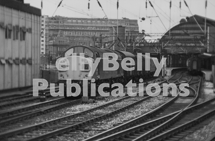 LPPC DSL CO 0107-Edit 
 A fairly smart, green, English Electric Type 4 Class 40 with twin box headcode front end, heads parcels train 4H07 south out of Manchester Mayfield in September 1971. The first and third vehicles in the train, larger than the second, were built to carry theatrical repertory company props and scenery in the days when these sort of semi-amateur dramatics were popular with the public. 
 Keywords: Digital, Rights Managed, Stock