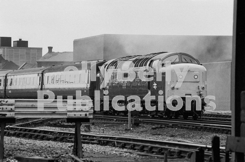 LPIS DSL BW NEGS 0045 
 EE Class 55 Deltic 55012 'Crepello' departs south from Doncaster station with the Leeds/Hull to Kiings Cross service on 7th May 1977. 
 Keywords: EE,Class 55,Deltic,D9012,9012,55012,Doncaster,BR,Eastern,1977,B&W,Passenger