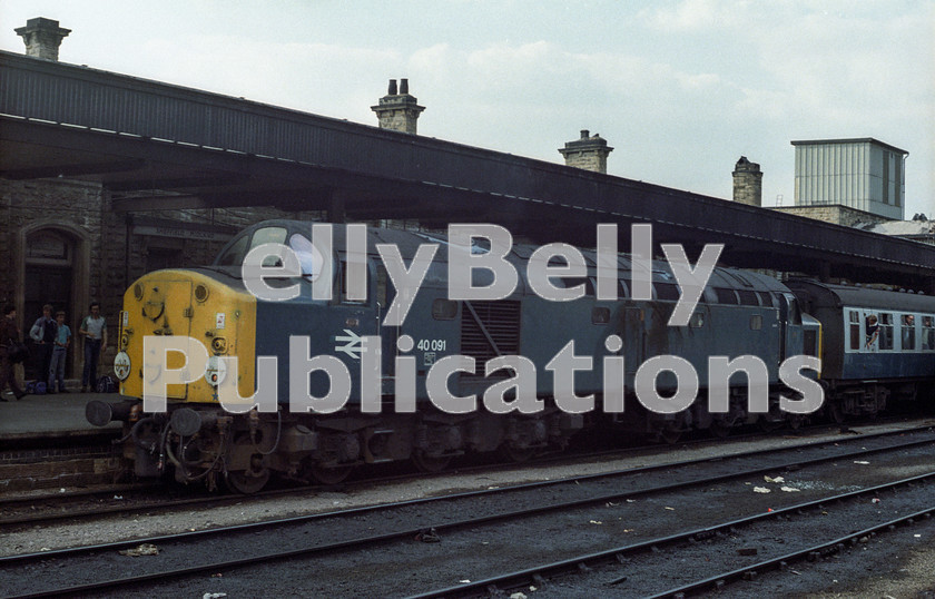 LPAP-DSL-CO-0078 
 Seen pausing at Sheffield, 40091 is working the Skegness - Manchester, 11th August 1984. 
 Keywords: BR, Midland, LMS, Yorkshire, Sheffield, Diesel, BR, Passenger, Colour, Class40, 40091, D291, SP, 1984