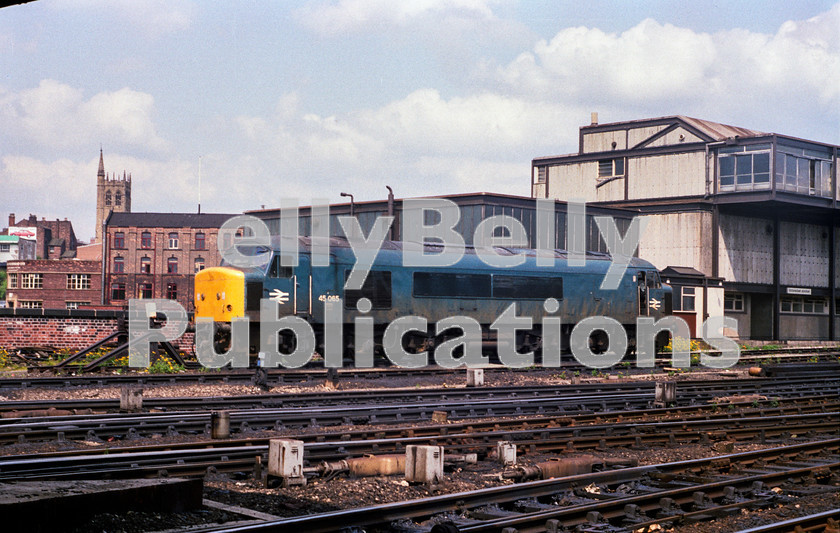 LPAP-DSL-CO-0013 
 Manchester Victoria box sees 45065 stabled, 31st May 1983. 
 Keywords: BR, Midland, LMS, Manchester, Manchester Victoria, Diesel, BR, Light, Colour, Class45, 45065, D110, TO, 1983