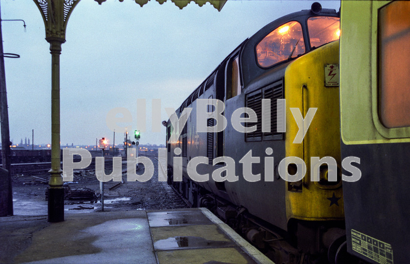 LPAP-DSL-CO-0112 
 37263 waits at Bury St Edmunds on 2G73, the 1716 from Ipswich. This train was loco hauled 'vice unit' due to Ipswich Town FC playing at home, on the 2nd March 1985. This was one of the last steam heat workings in East Anglia. 
 Keywords: BR, Eastern, LNER, Suffolk, Bury St. Edmunds, Diesel, BR, Shed, Colour, Class37, 37263, D6963, SF, 1985