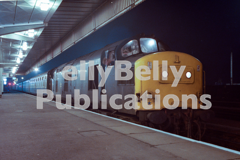 LPAP-DSL-CO-0113 
 37263 sits at Cambridge after arrival on 2G73, the 1716 from Ipswich. This train was loco hauled 'vice unit' due to Ipswich Town FC playing at home, on the 2nd March 1985. This was one of the last steam heat workings in East Anglia. 
 Keywords: BR, Eastern, LNER, Cambridgeshire, Cambridge, Diesel, BR, Shed, Colour, Class37, 37263, D6963, SF, 1985