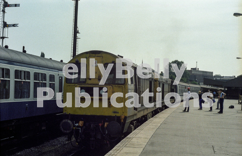 LPAP-DSL-CO-0079 
 Having run round the stock of their train from Skegness, 20143 and 20150 wait the road to take ECS out of Leicester, 18th August 1984. 
 Keywords: BR, Eastern, LNER, Leicestershire, Leicester, Diesel, BR, Passenger, Colour, Class20, 20150, D8150, 20143, D8143, TO, 1984