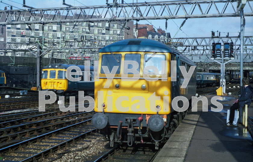 LPAP-ELE-CO-0007 
 A class 310 EMU leaves London Euston as a pre-named 86245 waits at the end of the platform. 
 Keywords: BR, Midland, LMS, London, Euston, Electric, Passenger, Colour, Class86, 86245