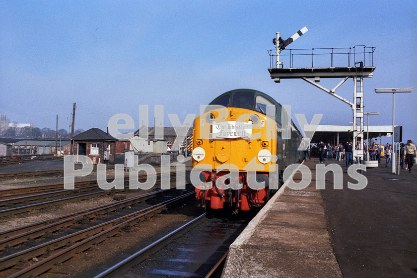 LPAP-DSL-CO-0114 
 The 'Whistler Farewell' tour of 9th March 1985, featured 40122, which ventured around East Anglia, seen here at Ely. 
 Keywords: BR, Eastern, LNER, Cambridgeshire, Ely, Diesel, BR, Passenger, Colour, Class40, 40122, D200, LO, 9A, 1984