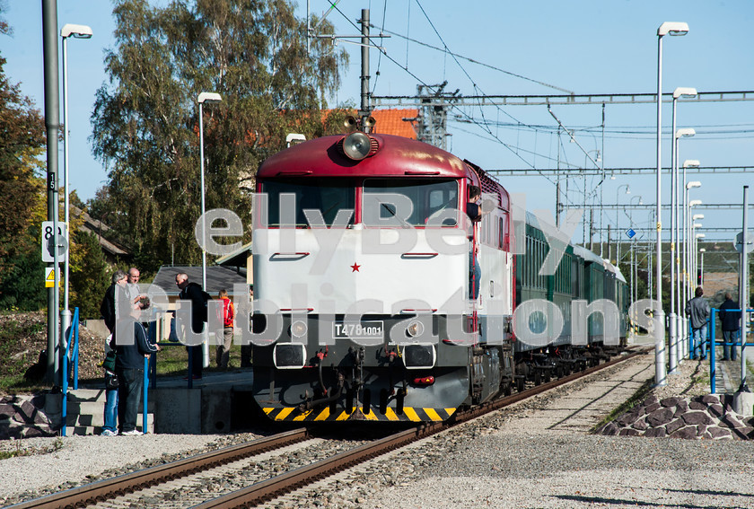 LPAP-EUR-CO-0033 
 751001 clears the line at Satov, after arrival on a special from Brno, 13th October 2012. 
 Keywords: Czech, Czechoslovakia, Passenger, Colour, 2012