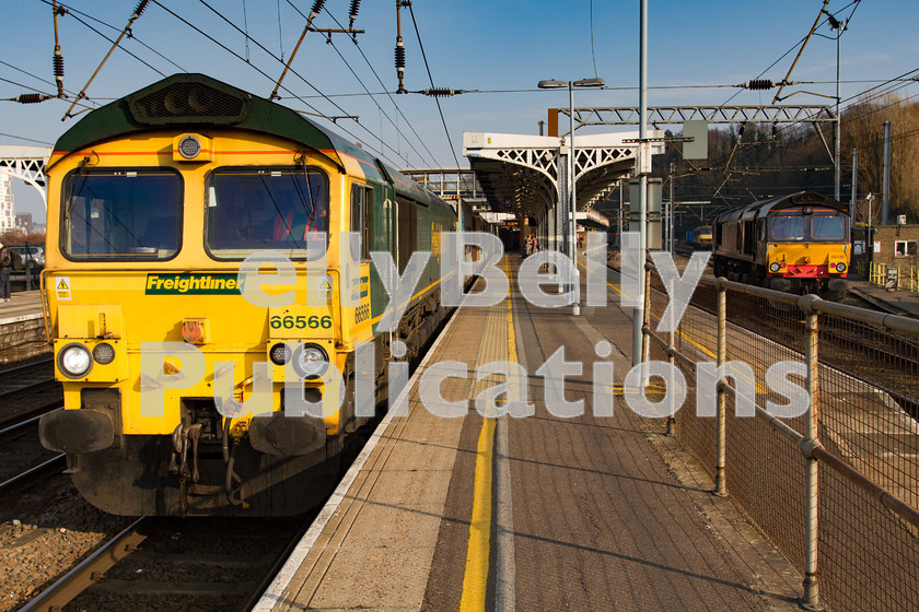 LPIS-D-DSL-CO-0013 
 Freightliner Class 66, 66566, waits to move into Ipswich Reception Yard with 4L93 from Lawley Street to Felixstowe south. Ex DRS Class 66, 66418 moves into the Ipswich Stabling point to be re-fuelled. 
 Keywords: 66566, Class66, Colour, Container, Digital, East Anglia, Eastern, Freight, Freightliner, Ipswich, Rights Managed, Stock, Suffolk