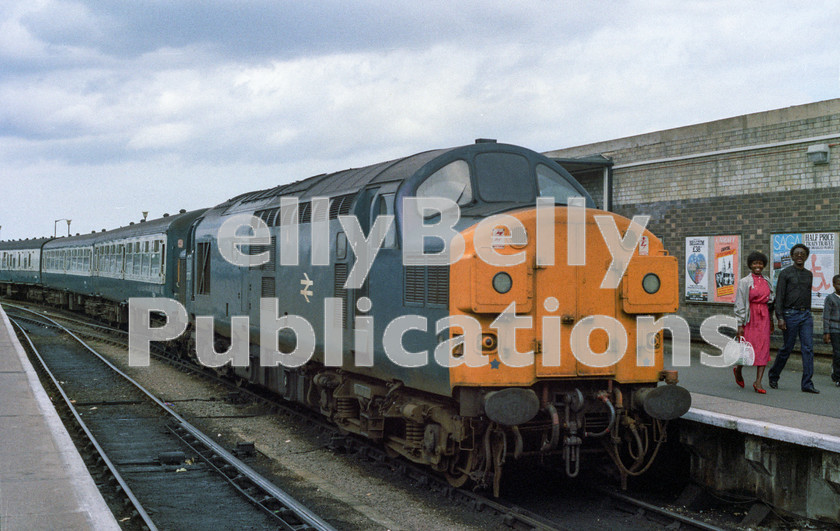 LPAP-DSL-CO-0065 
 Having worked a summer Saturday service from Norwich, 37070 at Great Yarmouth, 23rd June 1984. 
 Keywords: BR, Eastern, LNER, Norfolk, Great Yarmouth, Diesel, BR, Passenger, Colour, Class37, 37070, D6770, TE, 1984