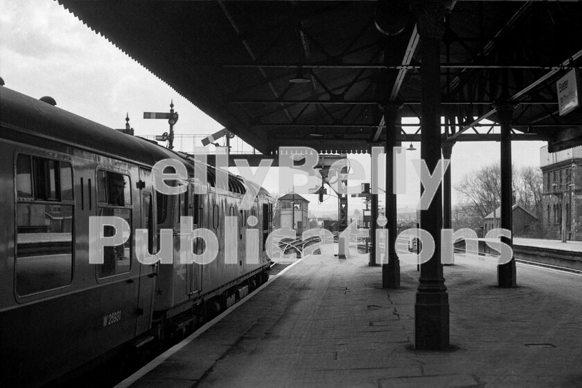 LPPC DSL BW 0360 
 Crompton Class 33 6508 (later 33008, and named Eastleigh after its home shed) has the road for a departure from Exeter St Davids to London Waterloo. The gradient that allows trains to climb up to Exeters ex-LSW Central station can be seen starting immediately after the turnout in front of the locomotive. There is also a wealth of detail to be seen for modellers, in particular the miniature calling-on signals. 
 Keywords: BR, Western, Southern, Class 33, 6508, 33008, 'Eastleigh', Passenger, Exeter St Davids