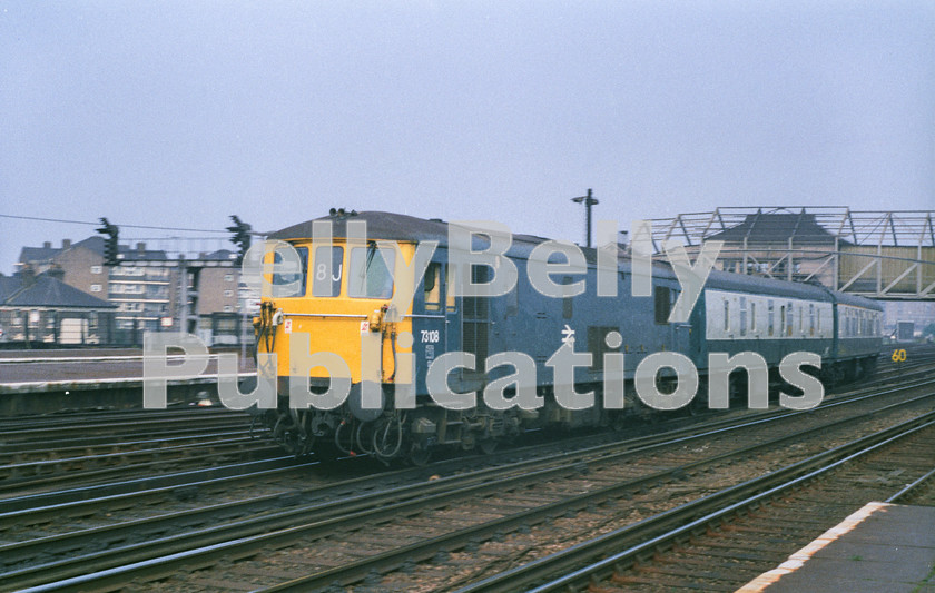 LPAP-ELE-CO-0030 
 Bringing ECS into Clapham Jn is 73108, 31st August 1983. 
 Keywords: BR, Southern, Southern, London, Clapham Junction, Passenger, Colour, Class73, 73108, E6104, SL,1983