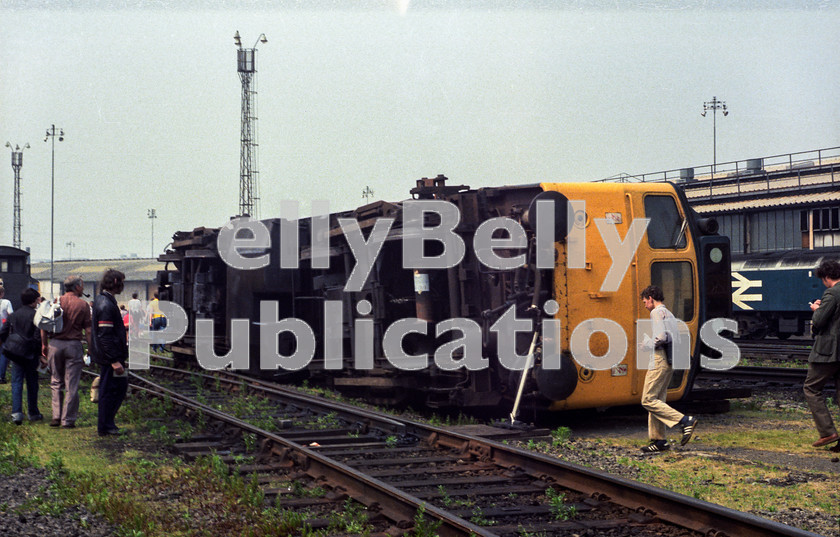 LPAP-DSL-CO-0015 
 Stratford open day 9th July 1983, and 25177 lays on it's side,, as it's part of a rerailing demonstration, imagine this getting the green light from Health & Safety in 2014! 
 Keywords: BR, Eastern, LNER, London, Stratford, Diesel, BR, Shed, Colour, Class25, 25177, D7527, CW, 1983