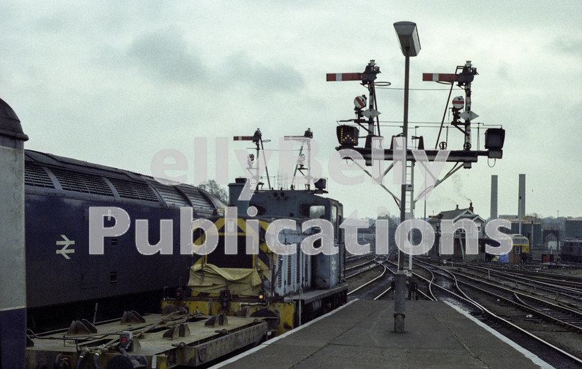 LPAP-DSL-CO-0096 
 Amongst the semaphores, 03084 is Norwich's station pilot, 10th November 1984. 
 Keywords: BR, Eastern, LNER, Norfolk, Norwich, Diesel, BR, Shunting, Colour, Class03, 03084, D2084, NR, 1984