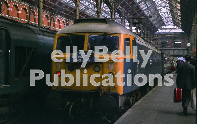 LPAP-DSL-CO-0029 
 After arrival from Norwich with the 'East Anglian', 47581 'Great Eastern' rests along side 37041 at Liverpool St, 31st August 1983. 
 Keywords: BR, Eastern, LNER, London, Liverpool Street, Diesel, BR, Passenger, Colour, Class47, 47581, D1764, TI, 37041, D6741, MR, 1983