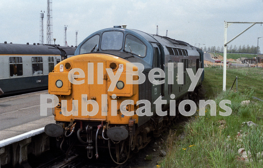 LPAP-DSL-CO-0123 
 37097 is seen at Great Yarmouth's platform 1, after arrival on 1E66 the 0815 from Birmingham New St, which it worked from Norwich, 25th May 1985. 
 Keywords: BR, Eastern, LNER, Norfolk, Great Yarmouth, Diesel, BR, Passenger, Colour, Class37, 37097, D6797, TE, 1989