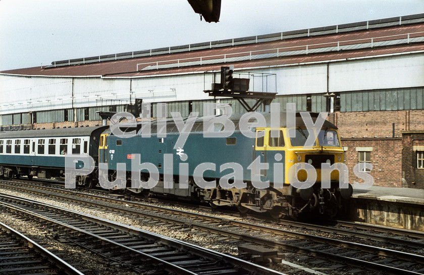 LPAP-DSL-CO-0023 
 47087 'Cyclops' enters Paddington, 12th August 1983. 
 Keywords: BR, Western, GWR, London, Paddington Diesel, BR, Passenger, Colour, Class47, 47087, D1673, CF, 1983