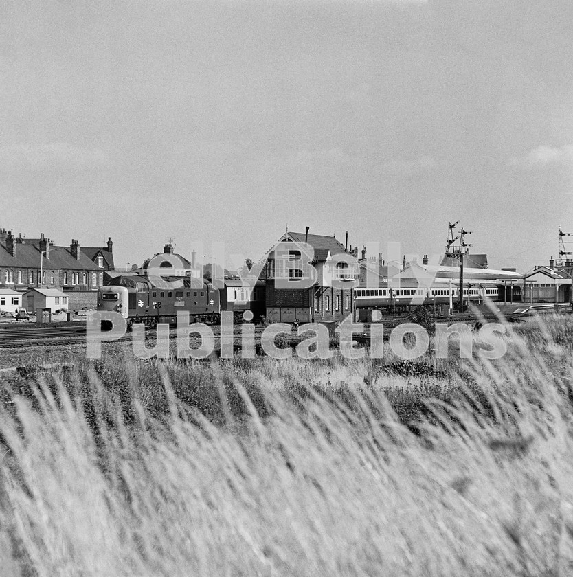 LPIS DSL BW NEGS 0014 
 EE Deltic 55019 'Royal Highland Fusilier' accelerates away from Retford station leaving a telltale exhasut trail with the 14.00 King's Cross to Edinburgh service on 26th July 1975. 
 Keywords: 9019, 55019, Black and White, BR, Class 55, D9019, Diesel, Eastern Region, LNER, Passenger, Retford