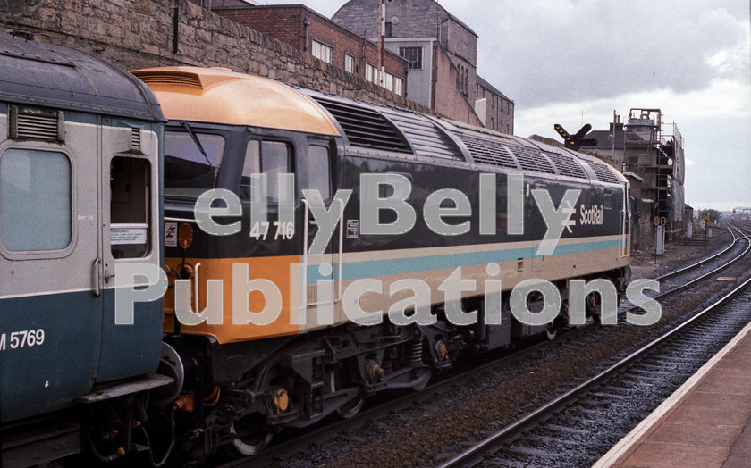 LPAP-DSL-CO-0128 
 With paint still fresh, newly converted 47716 leaves Haymarket for Carstairs, 27th May 1985. 
 Keywords: BR, Eastern, LNER, Scotland, Edinburgh, Diesel, BR, Passenger, Colour, Class47, 47716, D1951, HA, 1985