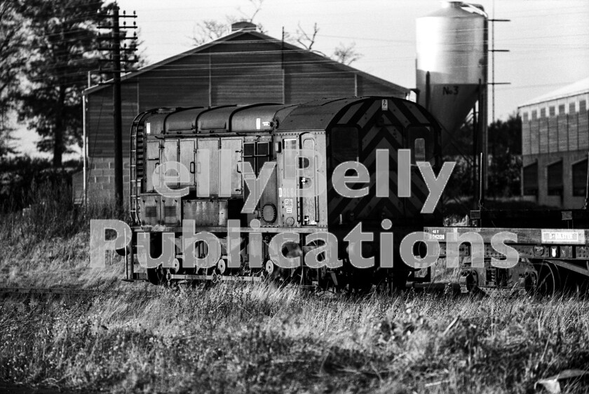 LPPC DSL BW 0930 
 D3964 (later 08796), a Worcester allocated Class 08 350hp shunter, is on duty at Honeybourne Tip on a Saturday afternoon assembling an engineers train ready for a working trip on what is now known as the Cotswold Line. It is a sobering thought that the changes that have taken place on Britains railways mean that the sight of one of these engines, despite hundreds being built, is now a rare and noteworthy occasion. 
 Keywords: BR, Western, Class 08, Shunter, D3964, 08796, Honeybourne