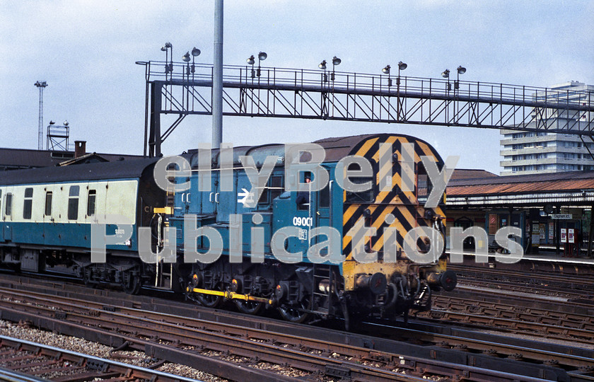 LPAP-DSL-CO-0021 
 Clapham Junction's shunter 09001 is seen at work, 12th August 1983. 
 Keywords: BR, Southern, Southern, London, Clapham Junction, Diesel, BR, Shunter, Colour, Class09, 09001, D3665, SU, 1983