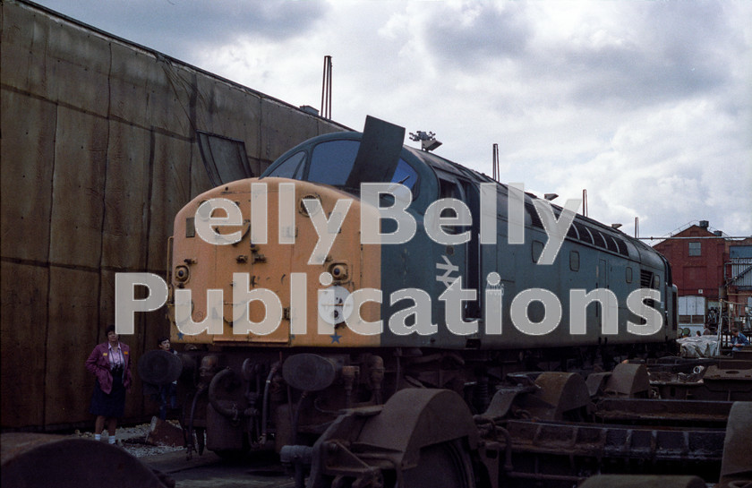 LPAP-DSL-CO-0053 
 Crewe Works Open Day 1984, withdrawn 40006 awaits it's fate, 2nd June 1984. 
 Keywords: BR, Midland, LMS, Cheshire, Crewe, Diesel, BR, Works, Colour, Class40, 40006, D206, HM, 1984